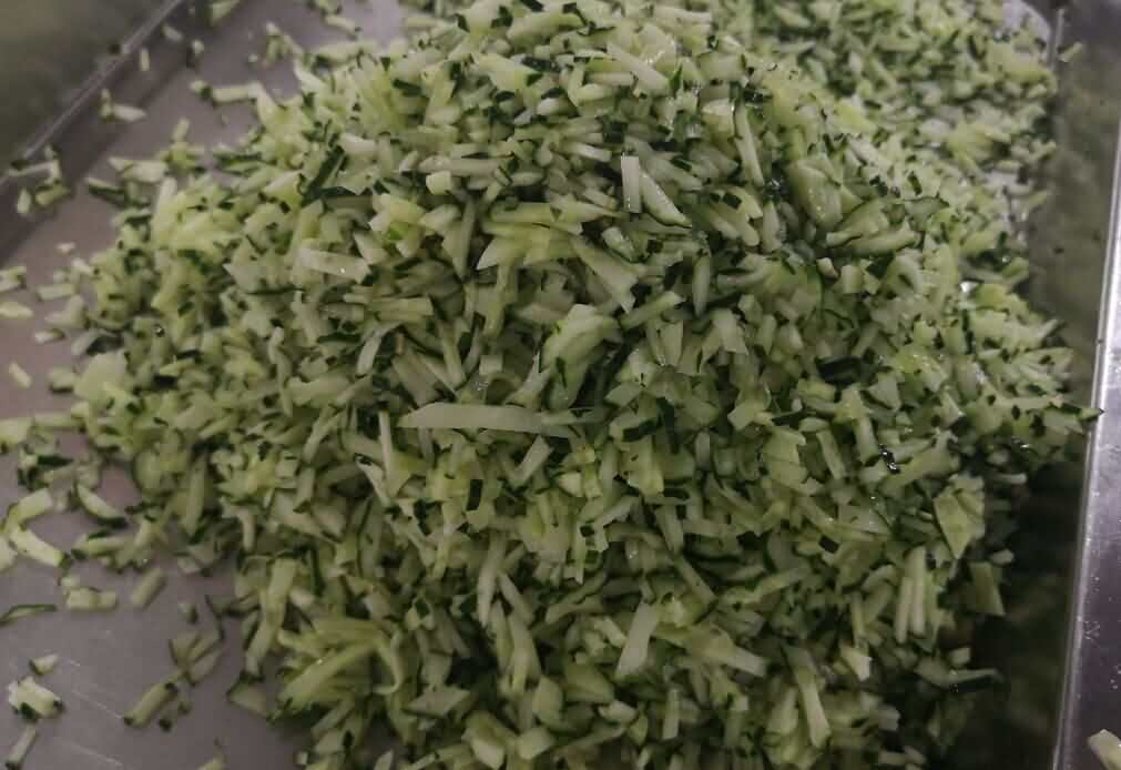 熟肉切片機三次切黃瓜不規(guī)則段